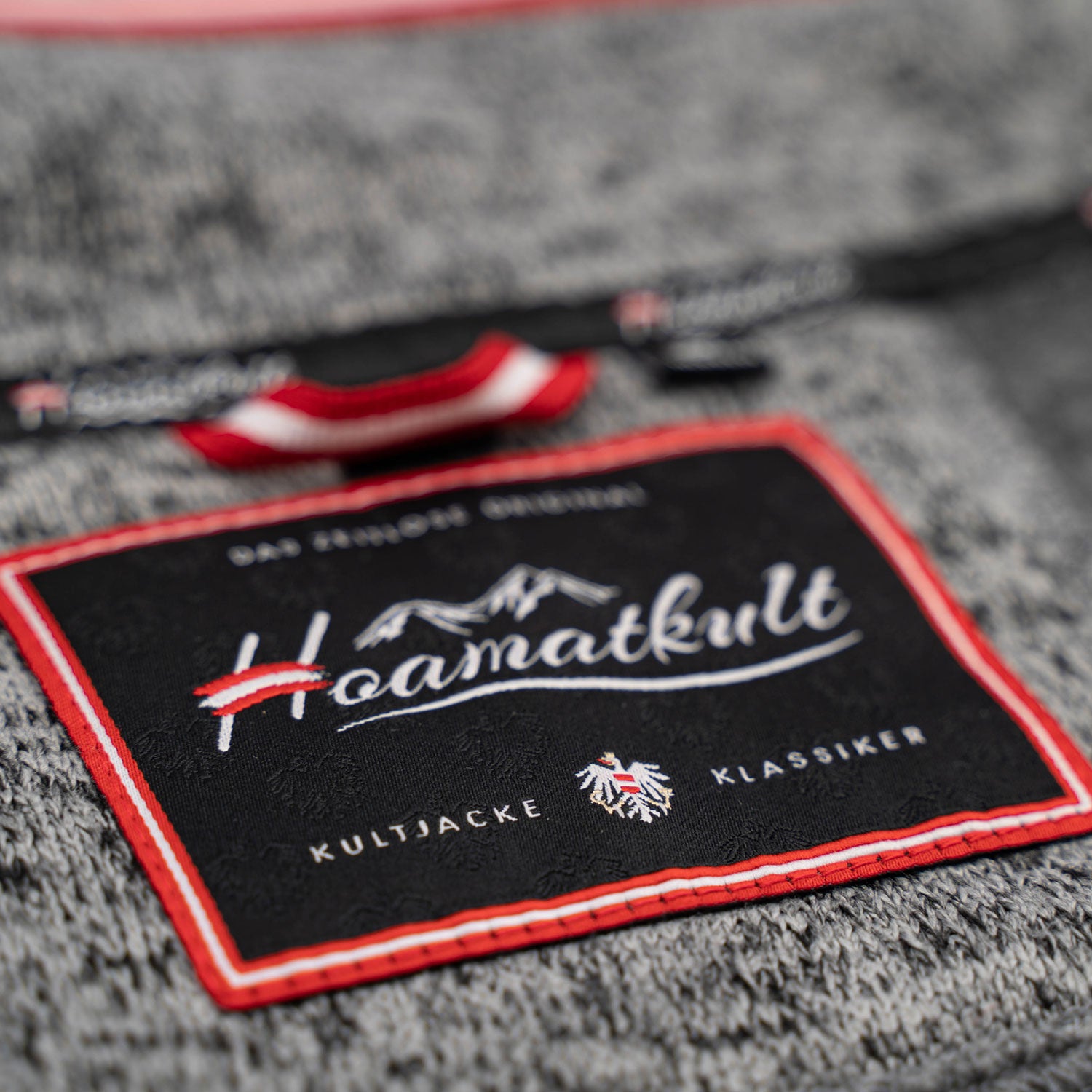 Detail Label Kultjacke dunkelgrau