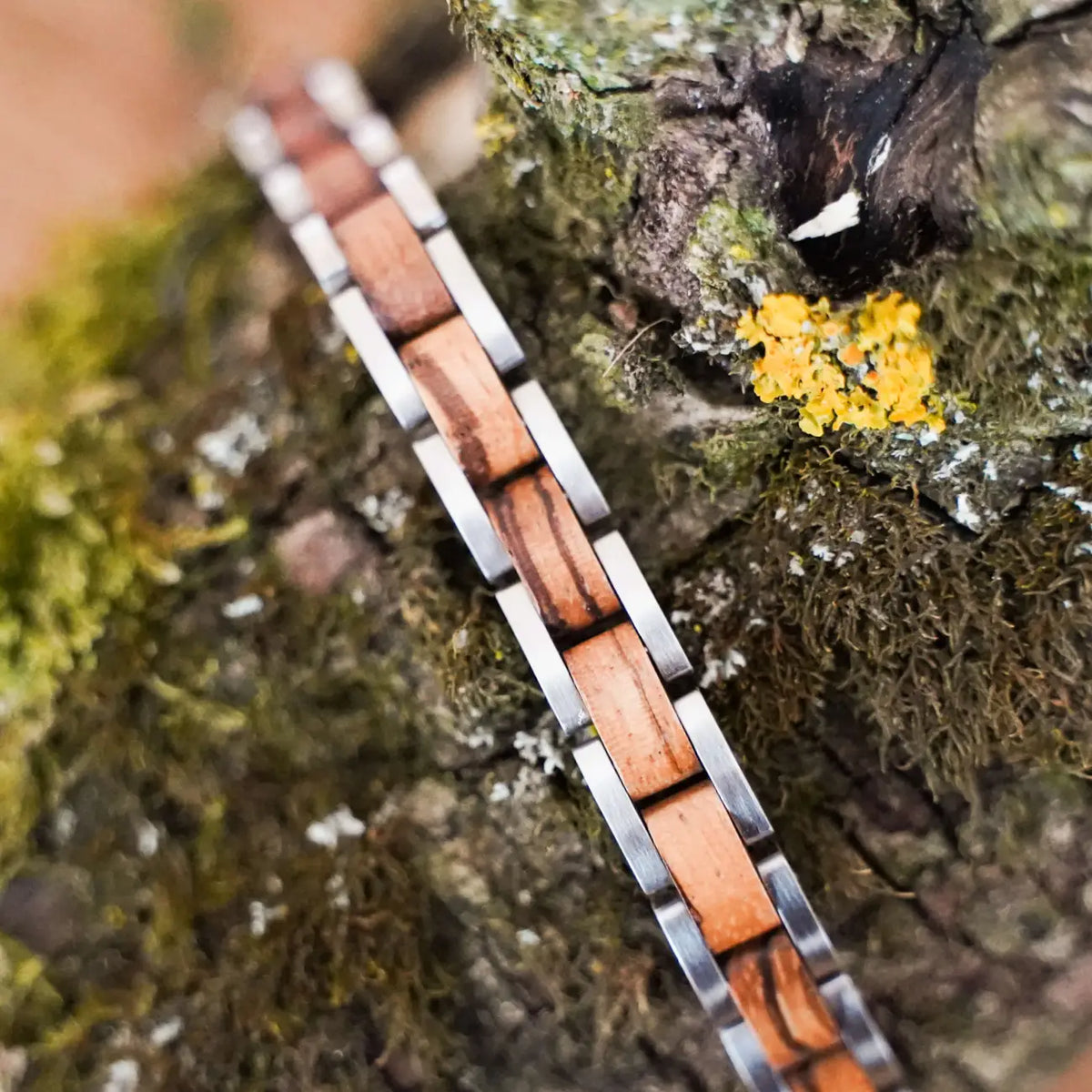 Elegantes Armband aus Naturholz Hoamatkult