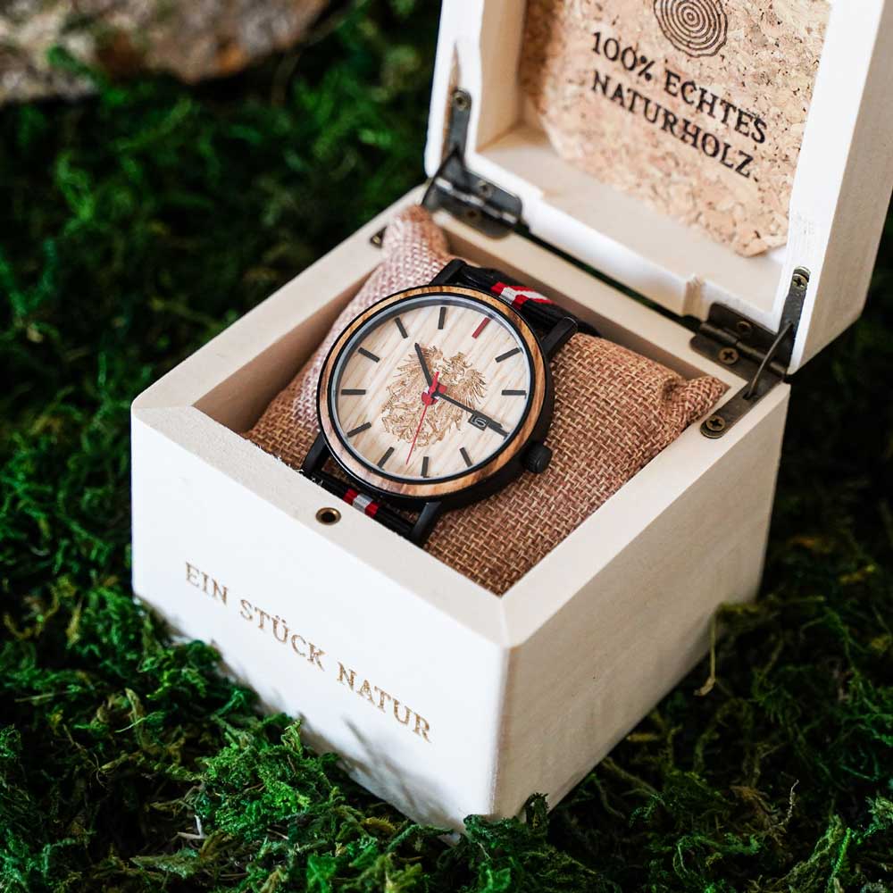 Holzuhr