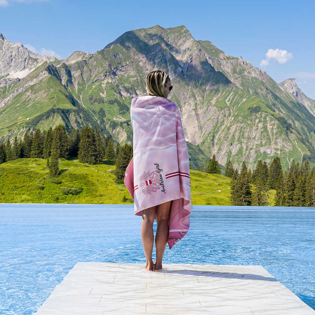 Austrian Girl XXL Mikrofaser Badetuch kaufen | Hoamatkult | Austrian Girl Strandtuch