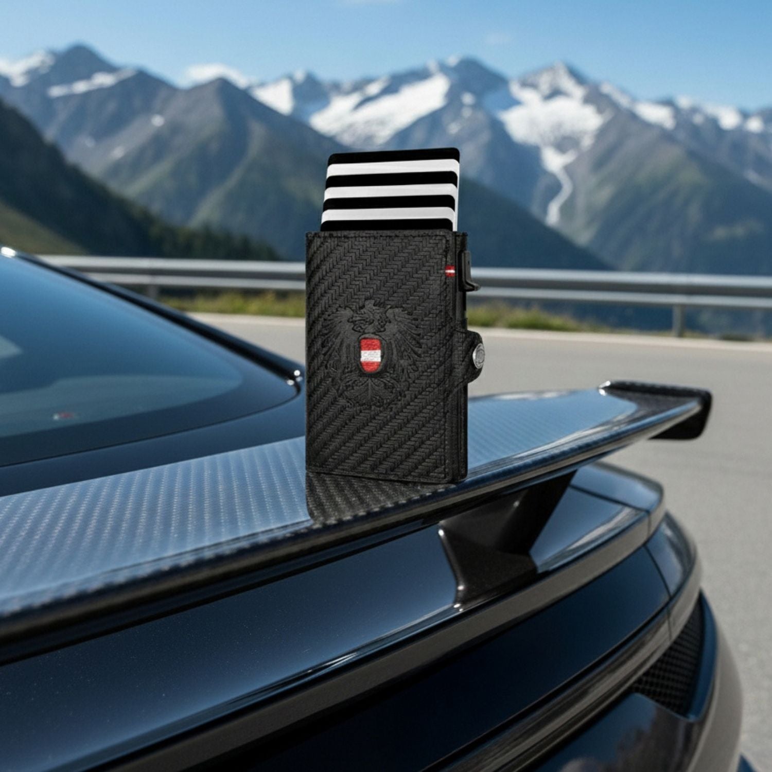 Adler Smart Wallet mit Karten-Pop-Up Funktion aus Echtleder - Carbon Schwarz