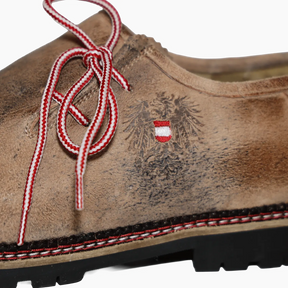 Detail Stickerei Haferl Schuhe