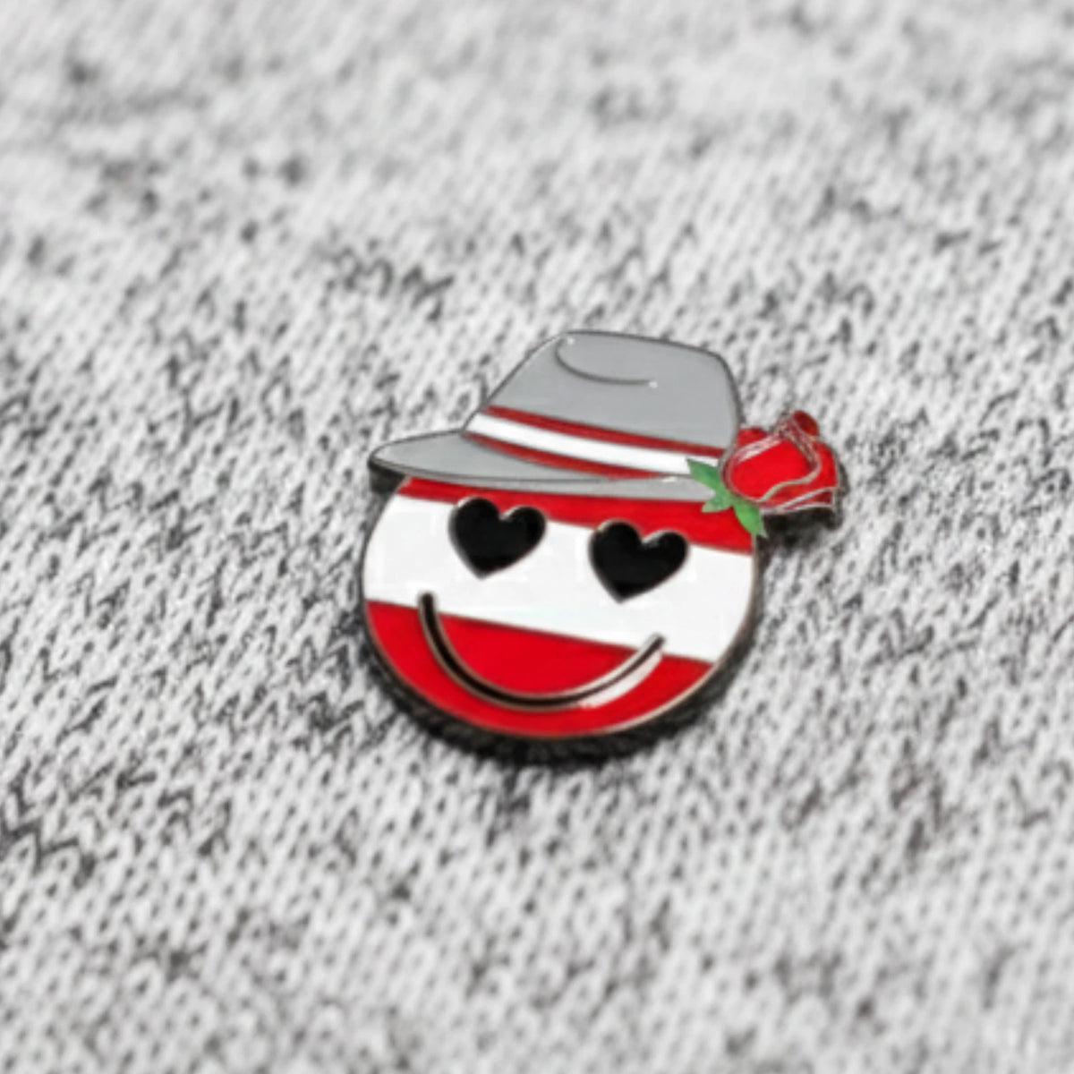 Kult Smiley Valentinstag Anstecknadel