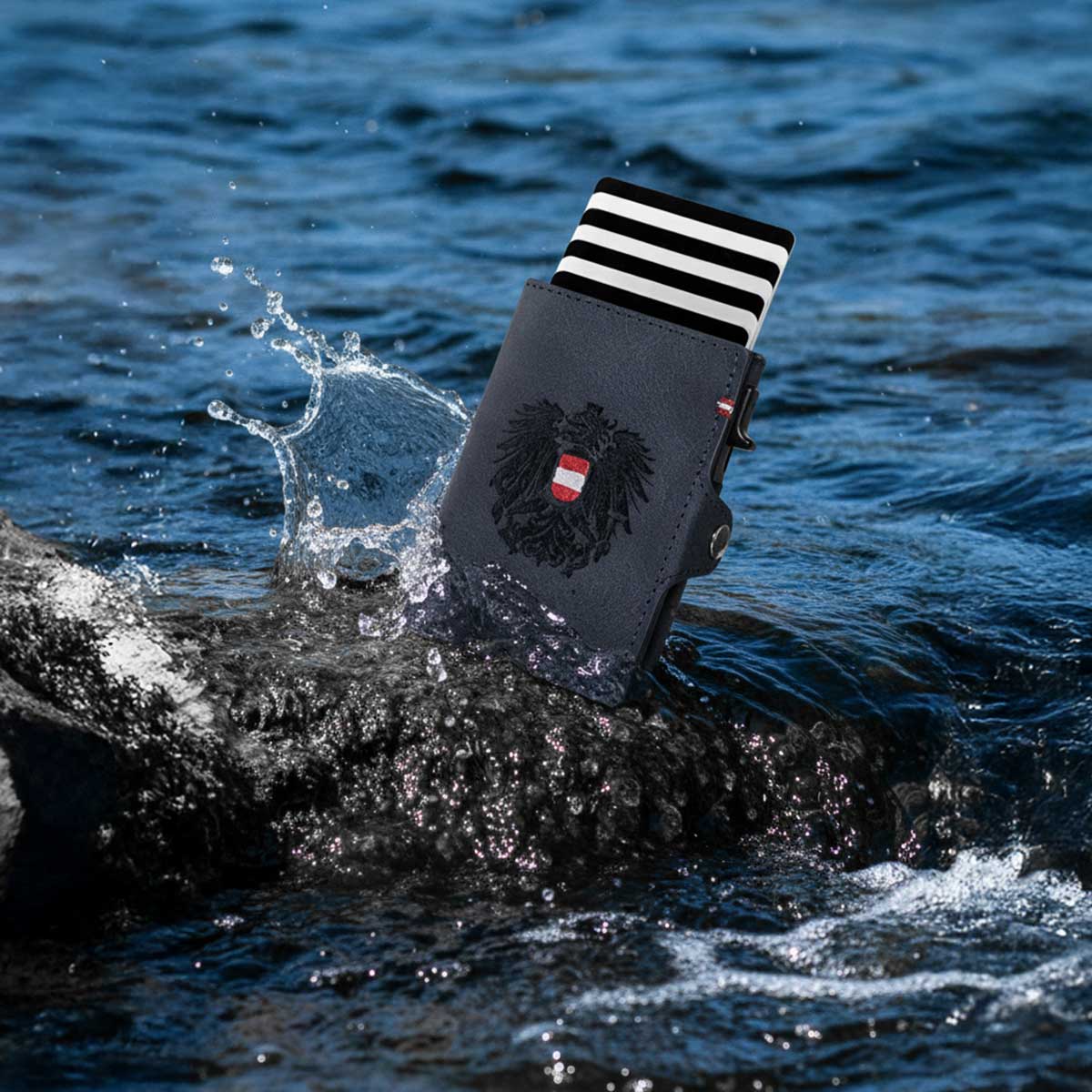 Adler Smart Wallet mit Karten-Pop-Up Funktion aus Echtleder