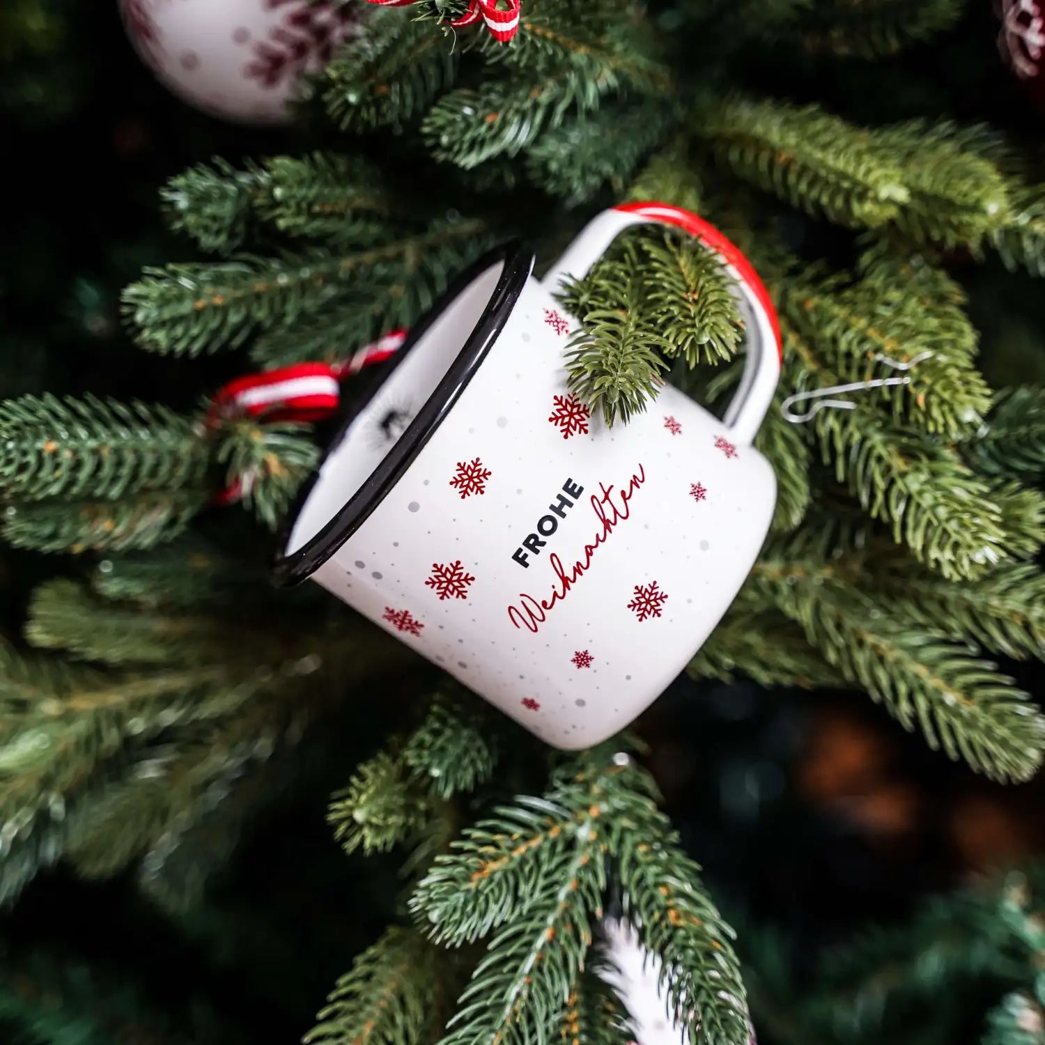 Frohe Weihnachten Emaille Tasse mit Schneeflocken