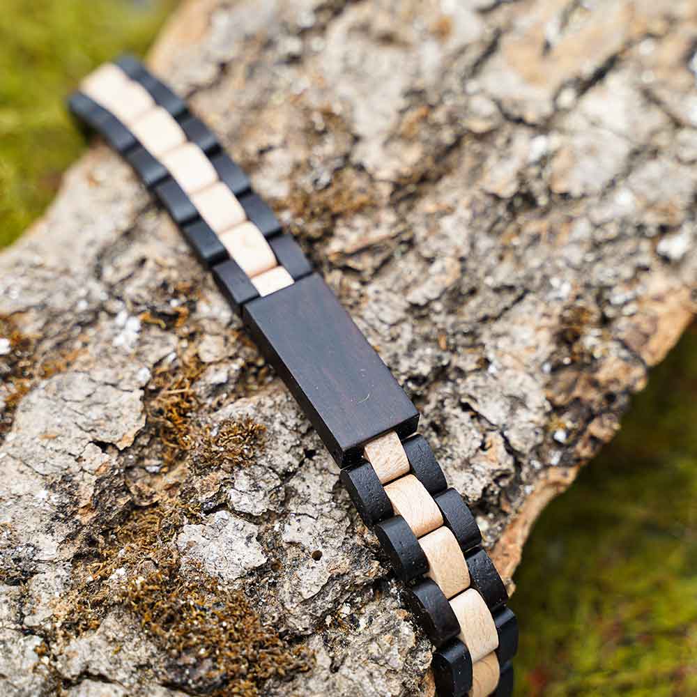 Personalisiertes Armband aus Holz mit Namensgravur Geschenk mit Name